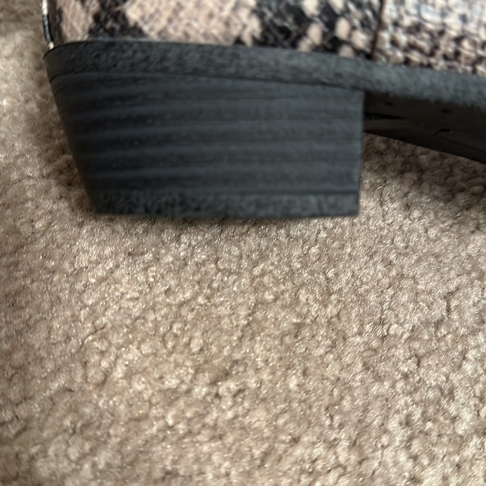 SO Snakeskin Booties- Size 8 - Picture 10 of 10